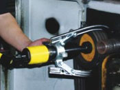 液壓拉馬應用在拆卸行業